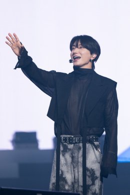 SUPER JUNIOR ตำนานที่ยังคงสร้างตำนานอันยิ่งใหญ่ต่อไป โชว์สุดยอดการแสดงฉลองครบรอบ 20 ปี <SUPER SHOW 10> บัตรหมดทั้ง 2 รอบ รวมผู้ชมกว่า 22,000 คน ครองบัลลังก์ศิลปินเกาหลีวงแรกที่สามารถจัดคอนเสิร์ตในประเทศไทยได้ติดต่อกันเป็นครั้งที่ 10!